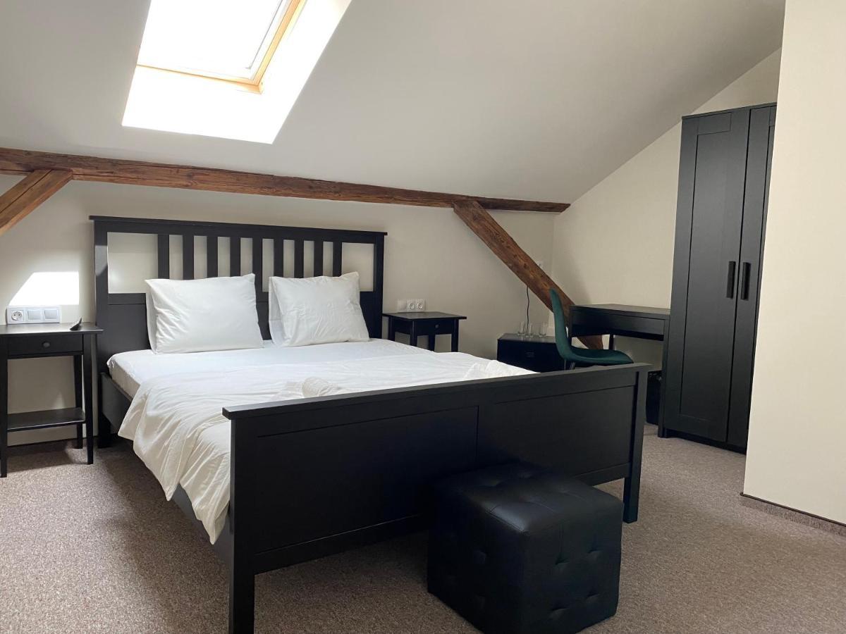 Boutique Rooms With Parking Oradea Zewnętrze zdjęcie