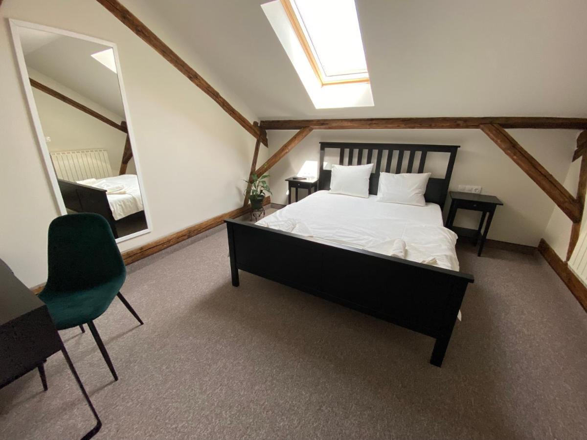 Boutique Rooms With Parking Oradea Zewnętrze zdjęcie