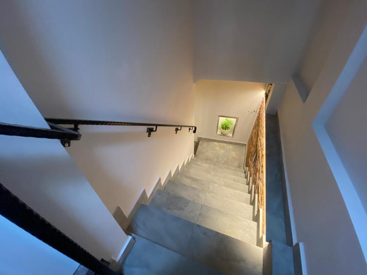 Boutique Rooms With Parking Oradea Zewnętrze zdjęcie