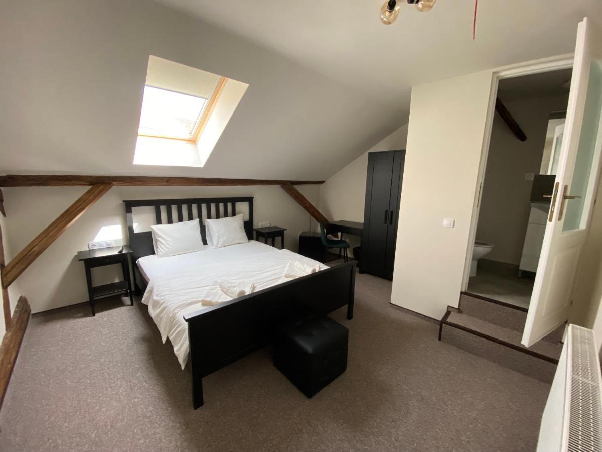 Boutique Rooms With Parking Oradea Zewnętrze zdjęcie