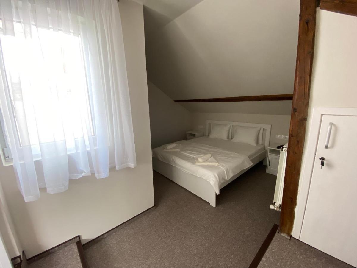 Boutique Rooms With Parking Oradea Zewnętrze zdjęcie