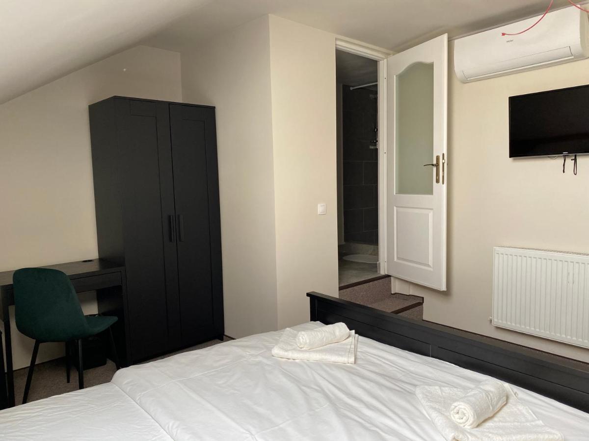 Boutique Rooms With Parking Oradea Zewnętrze zdjęcie