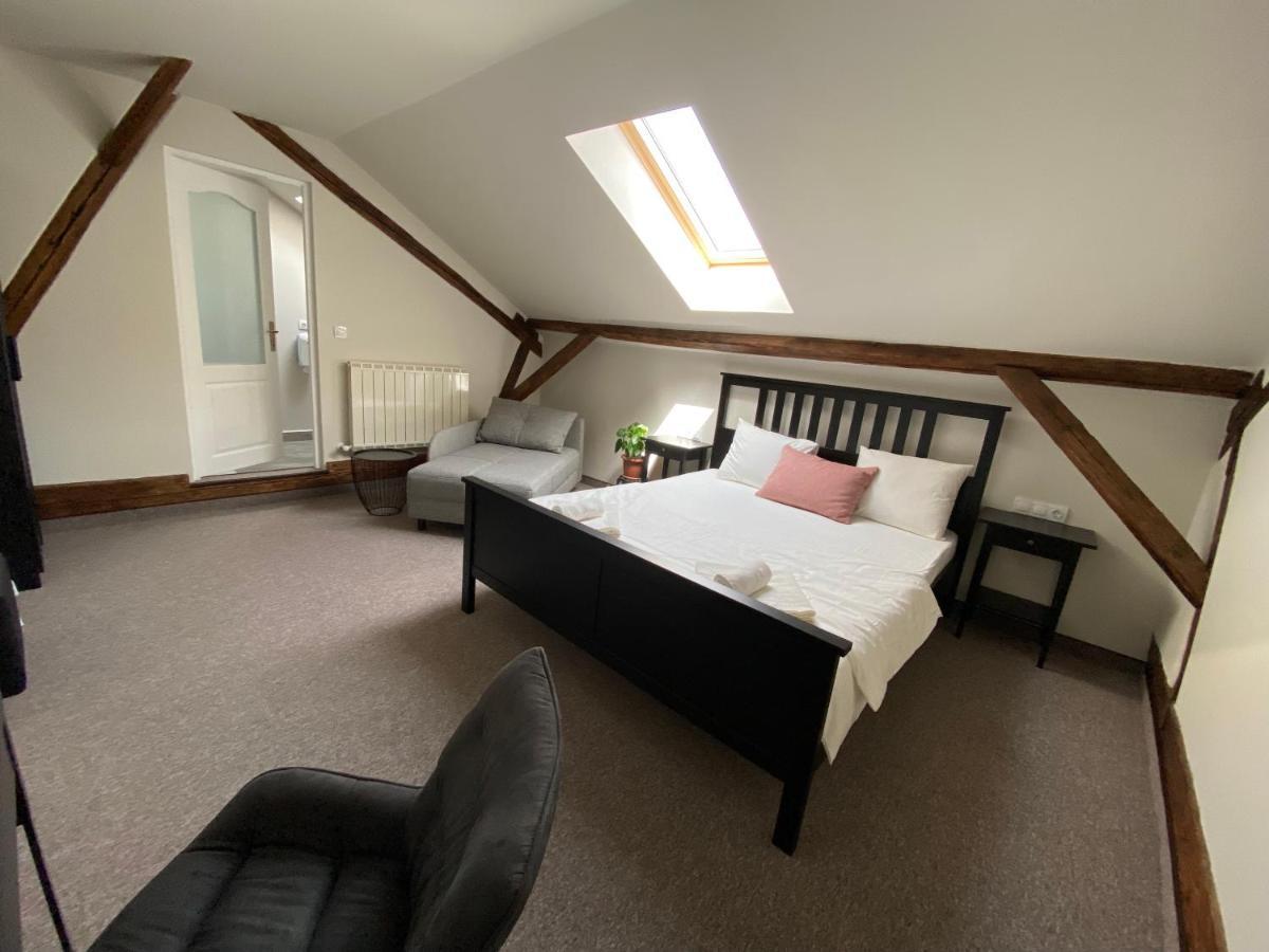 Boutique Rooms With Parking Oradea Zewnętrze zdjęcie