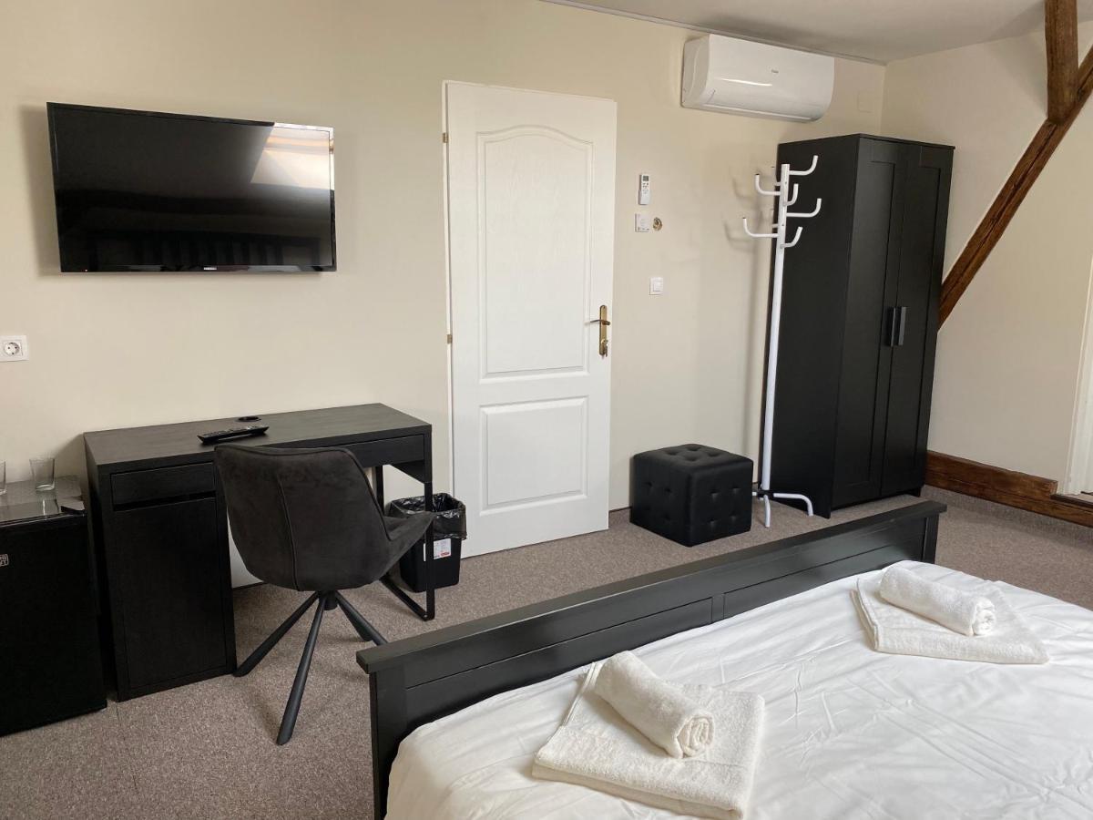 Boutique Rooms With Parking Oradea Zewnętrze zdjęcie