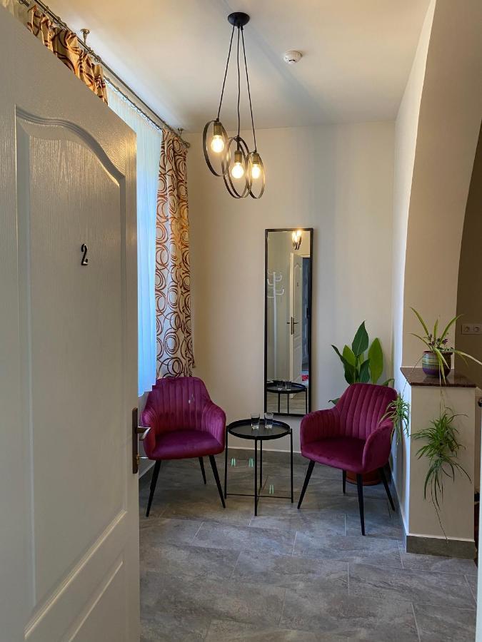 Boutique Rooms With Parking Oradea Zewnętrze zdjęcie