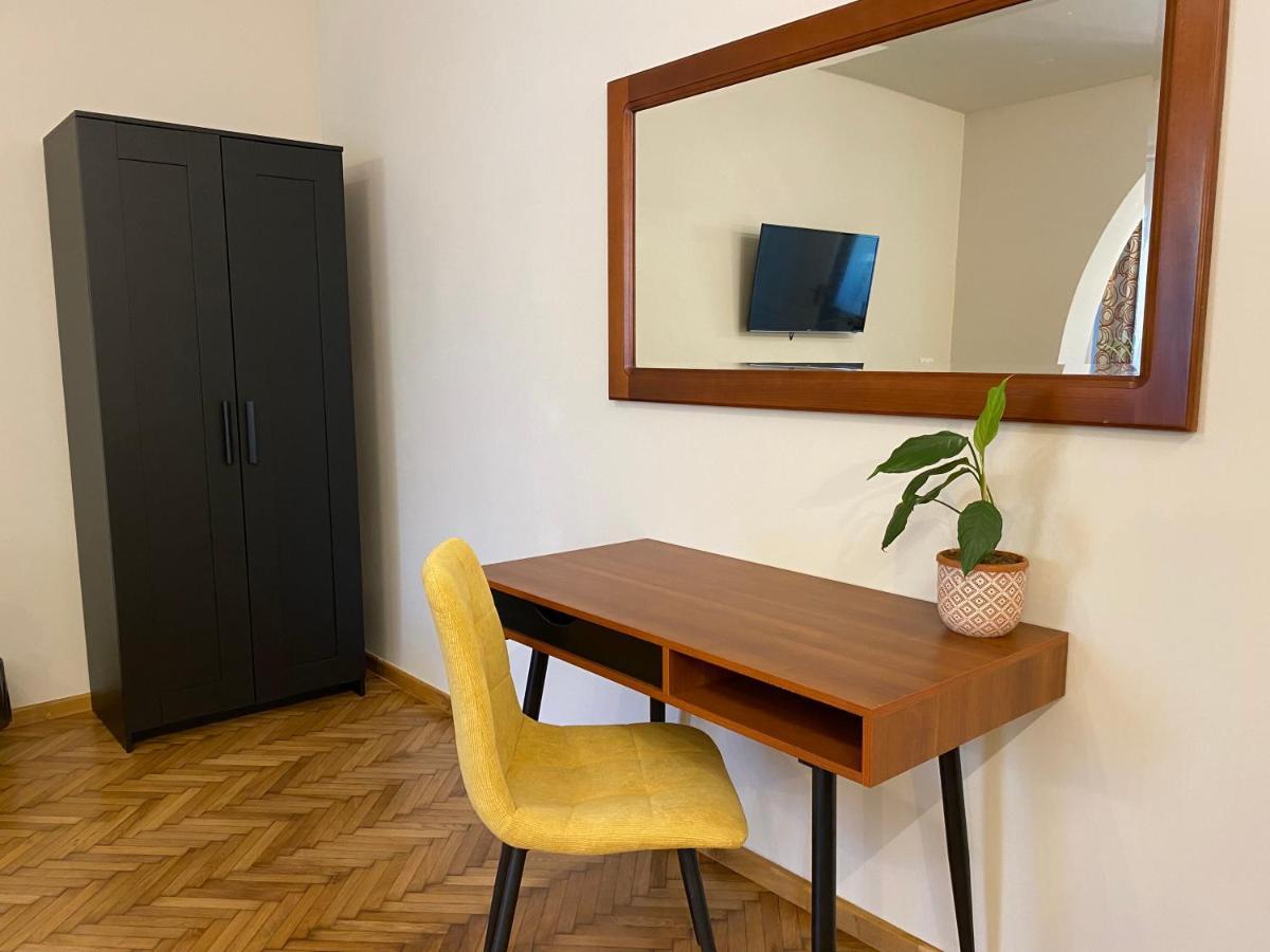 Boutique Rooms With Parking Oradea Zewnętrze zdjęcie