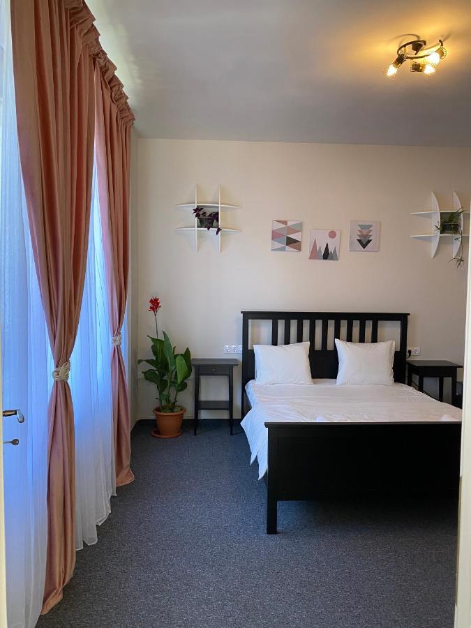 Boutique Rooms With Parking Oradea Zewnętrze zdjęcie