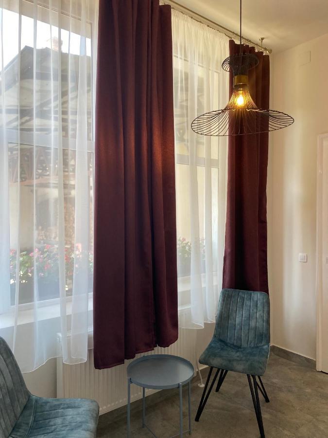 Boutique Rooms With Parking Oradea Zewnętrze zdjęcie