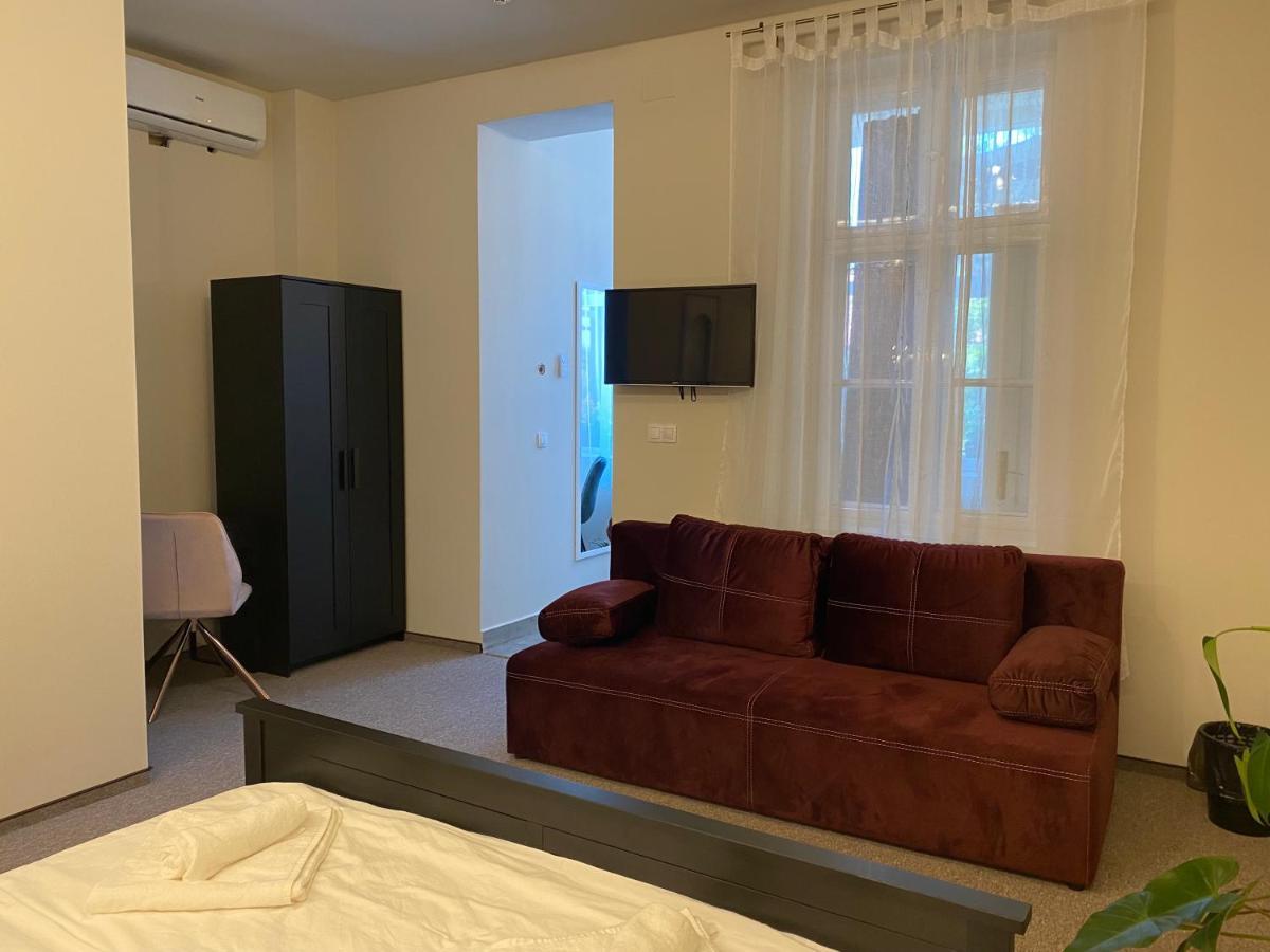 Boutique Rooms With Parking Oradea Zewnętrze zdjęcie