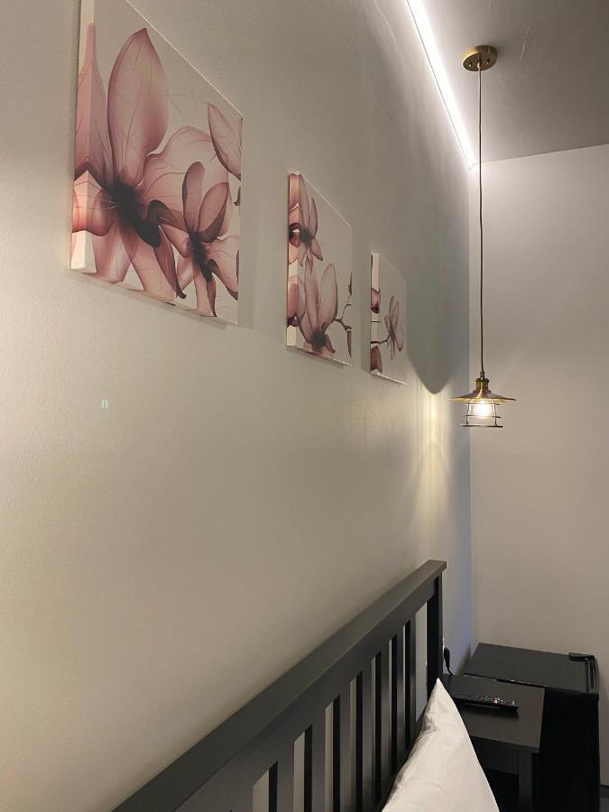 Boutique Rooms With Parking Oradea Zewnętrze zdjęcie
