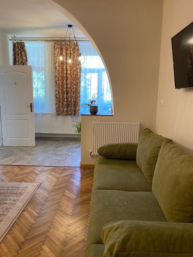 Boutique Rooms With Parking Oradea Zewnętrze zdjęcie