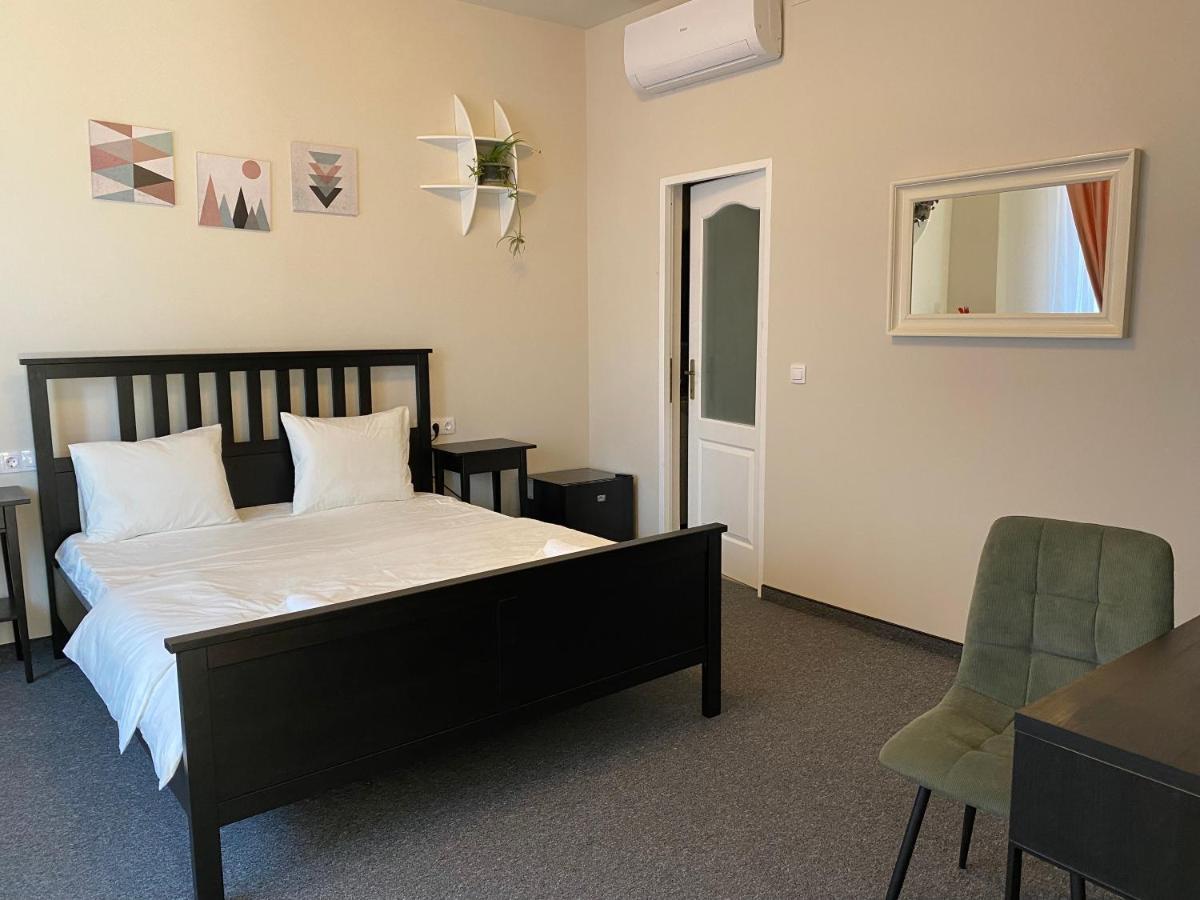 Boutique Rooms With Parking Oradea Zewnętrze zdjęcie